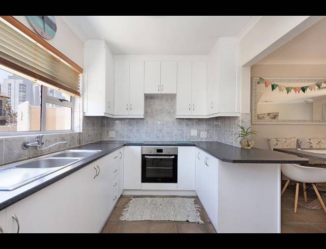 3 BEDROOM TOWNHOUSE TO LET IN BEACHFRONT